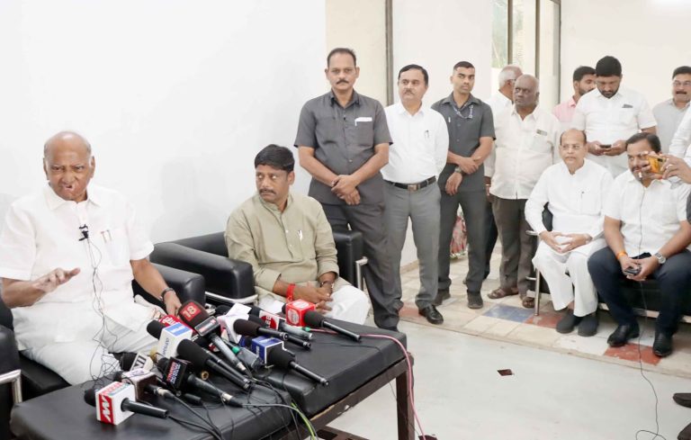 बापटांना डावलून भाजपचे निर्णय,अन धंगेकरांसारखा जनमानसात मिसळणारा उमेदवार,कसब्याचा गड ढासळला :शरद पवार