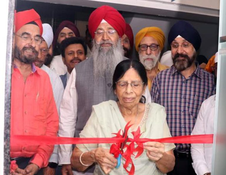 ‘मुकुल माधव’तर्फे गुरुनानक मेडिकल फाउंडेशनलाडिजिटल सोनोग्राफी आणि स्ट्रेस टेस्ट मशीनची देणगी