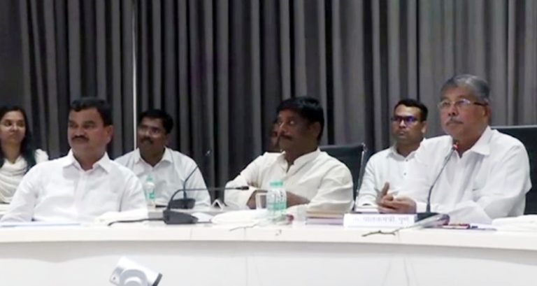 पुण्यात छुपी पाणी कपात होण्याची शक्यता  .. पण पालकमंत्री म्हणतात..सध्या पाणीकपात नाही