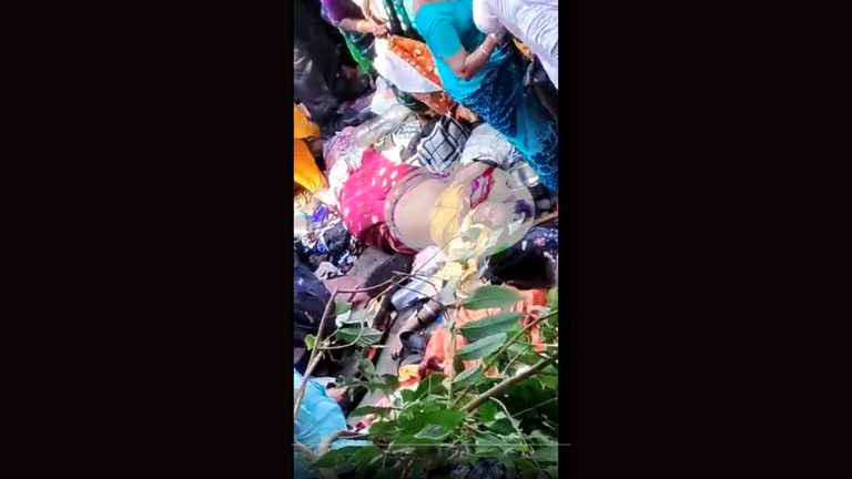 महाराष्ट्र भूषण सोहळ्यातील दुर्घटना?:बेशुद्ध अवस्थेतील महिला, प्रचंड गर्दी, चेंगराचेंगरी; जितेंद्र आव्हाडांनी शेअर केला VIDEO
