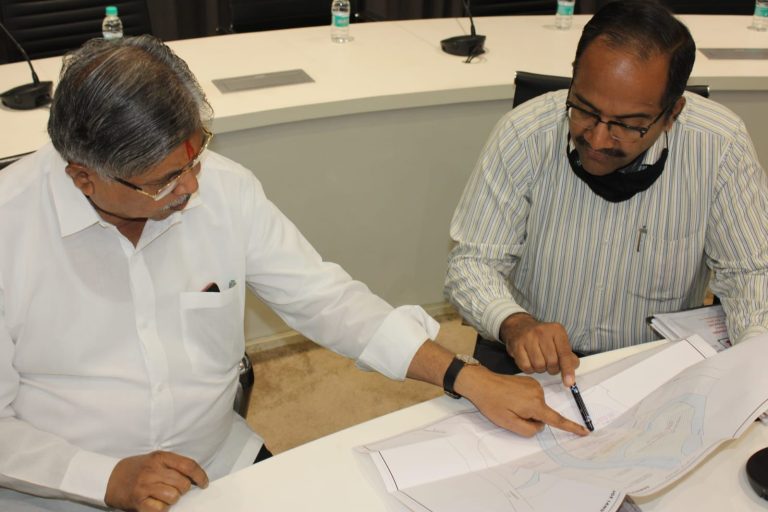 पालकमंत्री चंद्रकांत दादा पाटील यांनी घेतला झोपडपट्टी पुनर्वसन प्राधिकरणाच्या योजनांचा आढावा