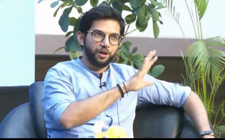 15 लाख देणार होते, 1500 दिले अन 1080 एकर जमीन अदानीला दिली -आदित्य ठाकरेंची टीका