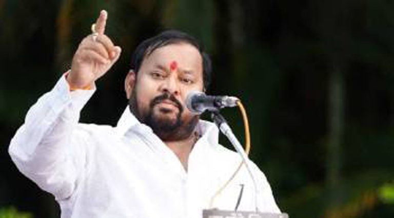 काय झाडी,काय डोंगार… झाले पराभूत..