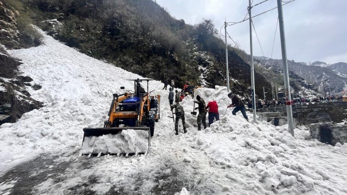 सिक्कीममध्ये हिमस्खलन, 7 पर्यटकांचा मृत्यू:11 गंभीर