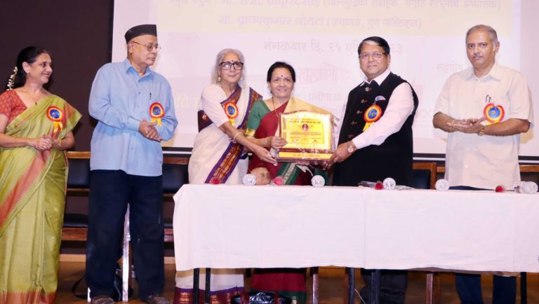 पुरस्कारामुळे या पुढील काळात काम करण्यास बळ मिळेल–आशा खाडिलकर
