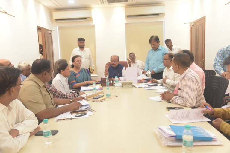 रेल्वे यार्डमधील माथाडी कामगारांना मुलभूत सुविधा तातडीने उपलब्ध कराव्यात – कामगार मंत्री सुरेश खाडे