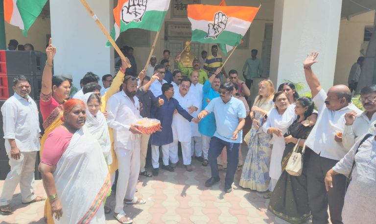 कॉंग्रेस भवनात आनंदोत्सव