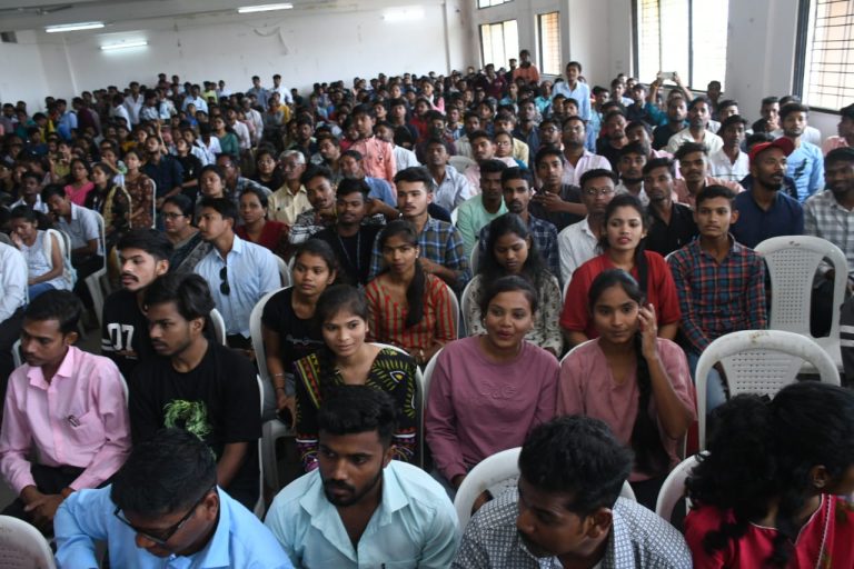 तरुणांच्या योगदानामुळे भारत विकसित राष्ट्र होईल – उपमुख्यमंत्री देवेंद्र फडणवीस