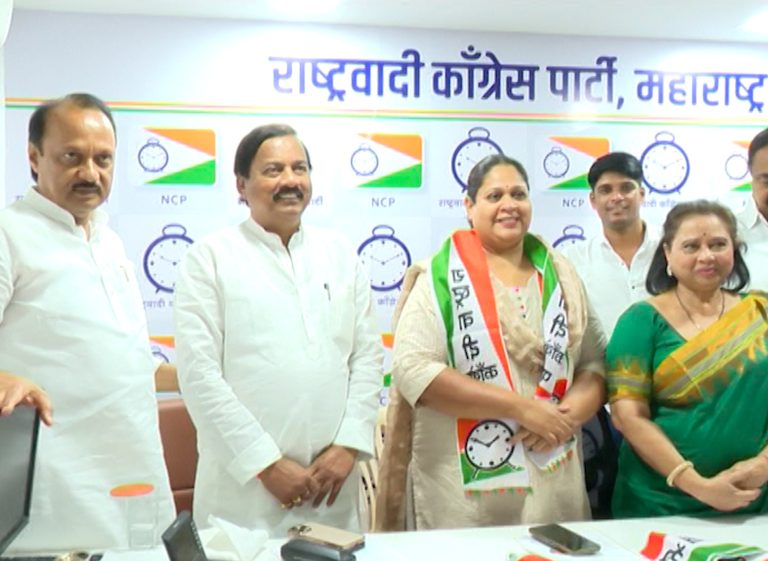 प्रिया बेर्डे भाजपात गेल्यावर आता निळू फुलेंच्या कन्येचा राष्ट्रवादीत प्रवेश