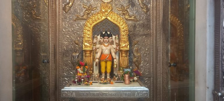 लक्ष्मीबाई दगडूशेठ दत्तमंदिरातील दत्तमहाराजांची मूर्ती १२५ वर्षांनंतरही उत्तम स्थितीत 