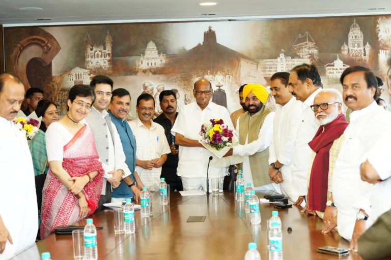 केजरीवालांची पवारांकडे धाव:भाजप 3 प्रकारे राज्यातील सरकार पाडते, काम करू देत नाही – अरविंद केजरीवाल
