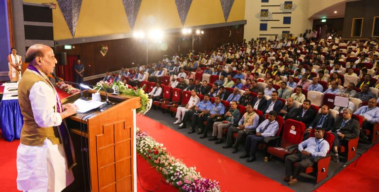सायबर आणि अंतराळाशी संबंधित नव्याने उदयाला येणाऱ्या धोक्यांना तोंड देण्यासाठी अत्याधुनिक तंत्रज्ञान क्षेत्रात वेगाने वाटचाल करत राहणे भारतासाठी अतिशय गरजेचे- संरक्षण मंत्री राजनाथ सिंह यांचे पुण्यामध्ये डीआयएटीच्या 12व्या दीक्षांत समारंभात प्रतिपादन