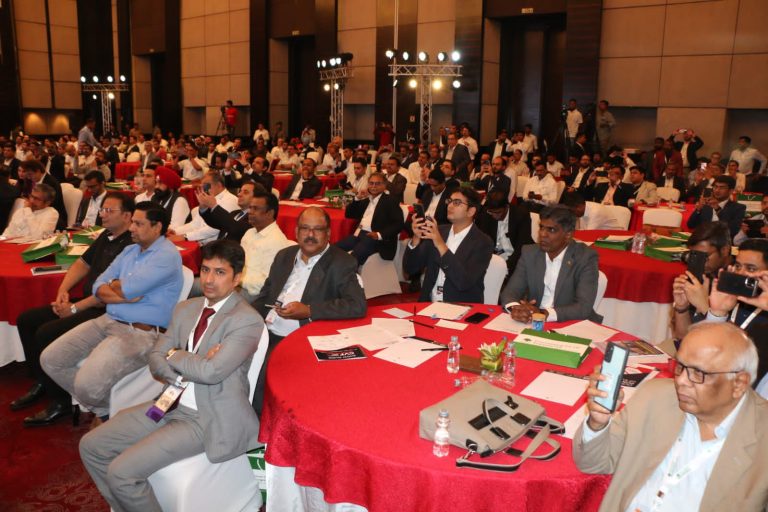 वाहन निर्मिती उद्योगाने अत्याधुनिक तंत्रज्ञान आणि प्रदूषणमुक्त इंधन प्रणाली आत्मसात करण्याची गरज – नितीन गडकरी