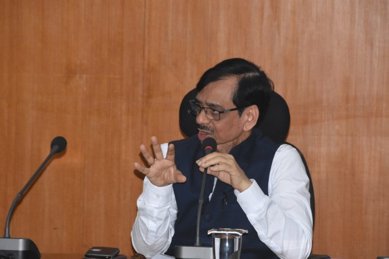 लोकसेवा हक्क आयोगाच्या सेवा जनसामान्यांपर्यंत पोहोचणे आवश्यक-आयुक्त दिलीप शिंदे
