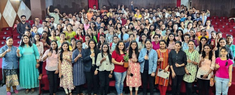 वाणिज्य क्षेत्रात नोकरी, व्यवसायाच्या मोठ्या संधी-विवेक वेलणकर