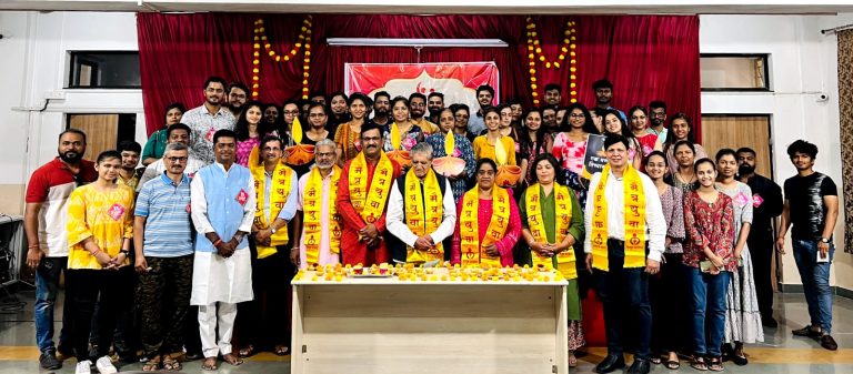 सद्सद् विवेकबुद्धी जागृत ठेऊन काम करणारे युवक हे सामाजिक कार्यकर्ते- डॉ. न.म. जोशी