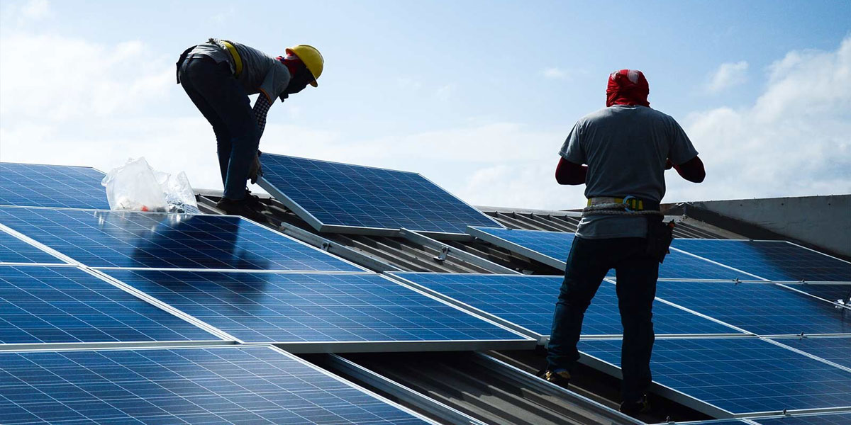 छतावरील सौर ऊर्जा निर्मिती करणाऱ्या वीज ग्राहकांची संख्या एक लाखाच्या पार
