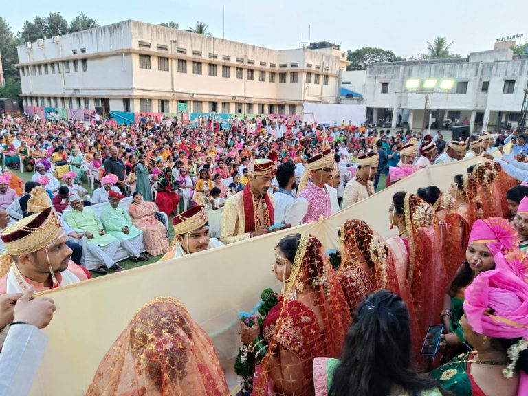 बारा दिव्यांग जोडप्यांनी बांधल्या रेशीमगाठी