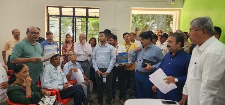 नागरिकांच्या समस्या आठ दिवसांत सोडवून अहवाल सादर करामन्र:पालकमंत्र्यांचे अधिकाऱ्यांना आदेश