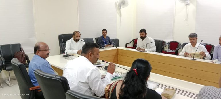 केंद्रीय मागासवर्ग आयोगाचे अध्यक्ष हंसराज अहिर यांनी घेतला ओबीसींसाठीच्या योजनांचा आढावा