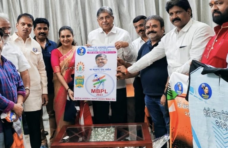 मैत्री बॉक्स प्रीमियर लीग क्रिकेट स्पर्धेच्या लोगो आणि टी-शर्टचे पालकमंत्री चंद्रकांतदादा पाटील यांच्या हस्ते अनावरण