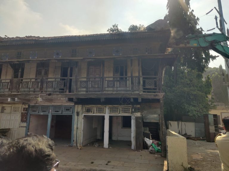 बोपोडीत जुन्या मुंबई-पुणे रस्ता रूंदीकरणासाठी महानगरपालिकेची भूसंपादन कारवाई