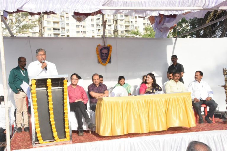 पालकमंत्री चंद्रकांतदादा पाटील यांच्या हस्ते पद्मश्री ग.दि.माडगूळकर स्मारक कामाचा शुभारंभ