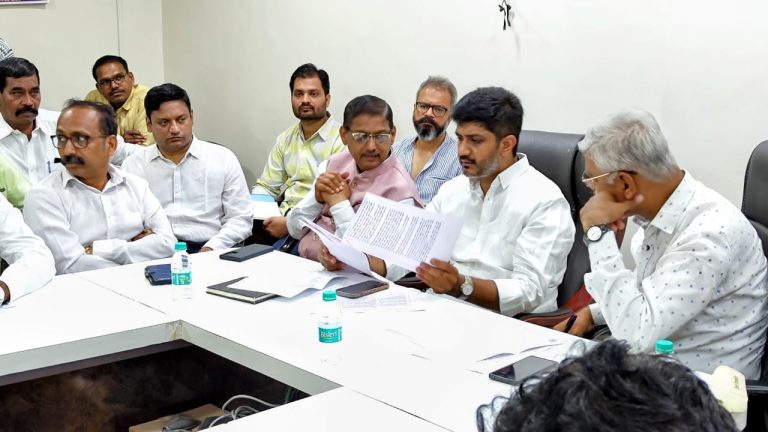 नागरिकांच्या तक्रार निवारणासाठी औंध क्षेत्रीय कार्यालयात बैठक-आमदार सिद्धार्थ शिरोळे यांचा पुढाकार