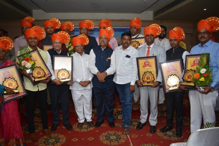 साताऱा येथे ‘महाराष्ट्र सन्मान’ पुरस्काराचे दिमाखात वितरण