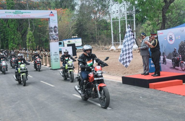 संरक्षण राज्य मंत्र्यांनी सीमा रस्ते संघटना कर्मचार्‍यांच्या प्रशिक्षणासाठी पुण्यात तांत्रिक संकुल आणि स्वयंचलित ड्रायव्हिंग ट्रॅकचे केले उद्घाटन