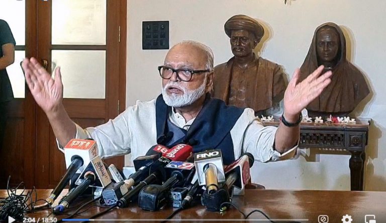 क्रांतीज्योती सावित्रीमाई आणि पुण्यश्लोक अहिल्यादेवी  यांचे पुतळे हटवून सावरकर जयंती कार्यक्रम घेणे दुःखद-छगन भुजबळ म्हणाले …हिंमत होती कशी …