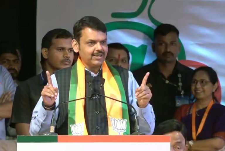 प्रकाश आंबेडकरांच्या कृतीने वाईट वाटले, औरंगजेब आपला नेता कसा होऊ शकतो?- देवेंद्र फडणवीस