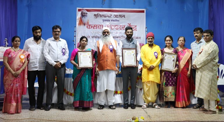 उपदेशापेक्षा मुलांशी संवाद साधा-योगगुरु डॉ. संप्रसाद विनोद