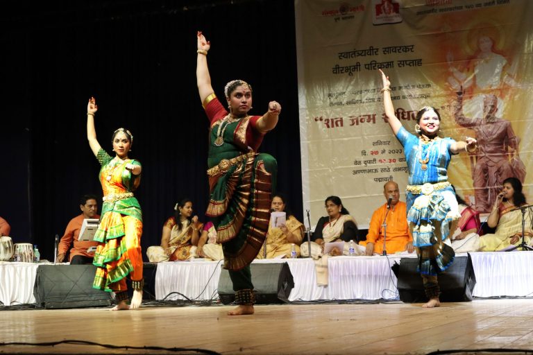 “शतजन्म शोधिताना” या सांगीतिक कार्यक्रमातून उलगडले इतिहासातील सुवर्ण पान 