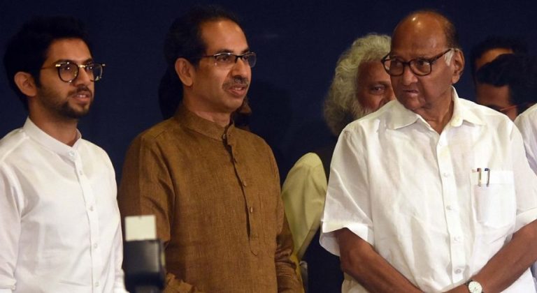 मुंबई केंद्रशासित करण्याचा मुद्दा, उद्धव ठाकरे-शरद पवारांची परस्परविरोधी भूमिका