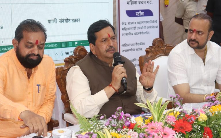 अनधिकृत बांग्लादेशी फेरीवाल्यांवर कडक कारवाई करावी-  मंत्री मंगल प्रभात लोढा