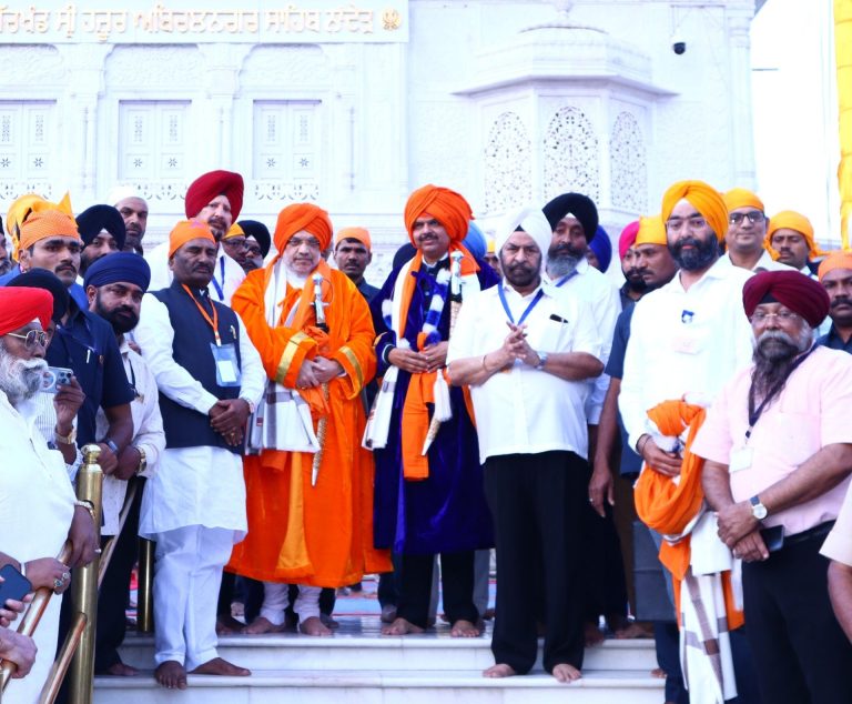 तख्त सचखंड श्री हुजूर साहिब गुरुद्वारा येथे केंद्रीय गृहमंत्री अमित शाह यांनी घेतले दर्शन 