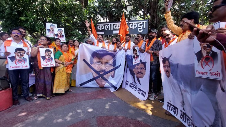पुण्यात शिंदे गटाचे राऊतांविरोधात आंदोलन