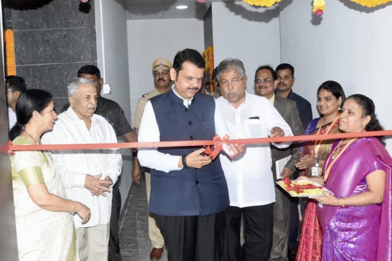 मॉडर्न महाविद्यालयाच्या नूतन इमारतीचे उपमुख्यमंत्री देवेंद्र फडणवीस यांच्या हस्ते उद्घाटन