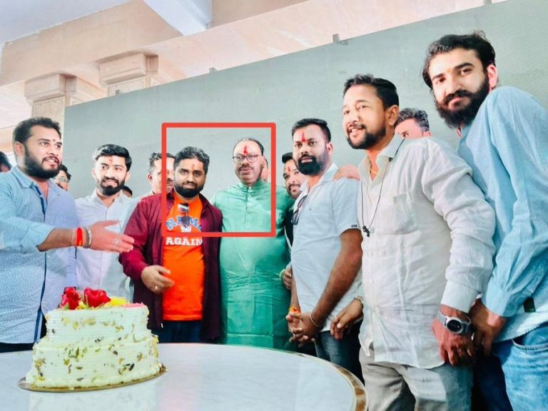 पवारांना धमकी देणारा भाजप कार्यकर्ता,बावनकुळेजी हे रक्त नेमकं कुणाचं,अमोल मिटकरींचा सवाल