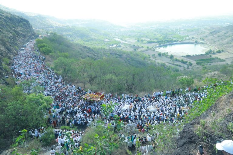 विठ्ठलनामाचा जयघोष, टाळ मृदंगाचा गजर …दिवे घाट भक्ती रसाने चिंब..