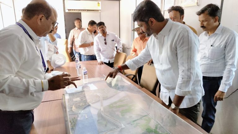 बोपखेल ते खडकी जोडणारा पूल आमदार शिरोळे यांनी केली बांधकामाची पाहणी