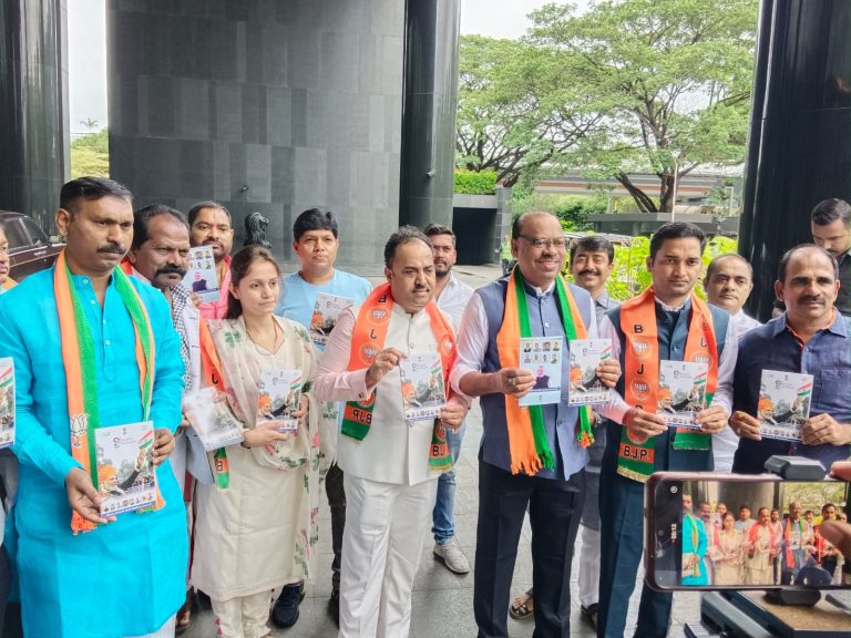 मोदी@9′ पुस्तिकेचे बावनकुळेंच्या हस्ते प्रकाशन