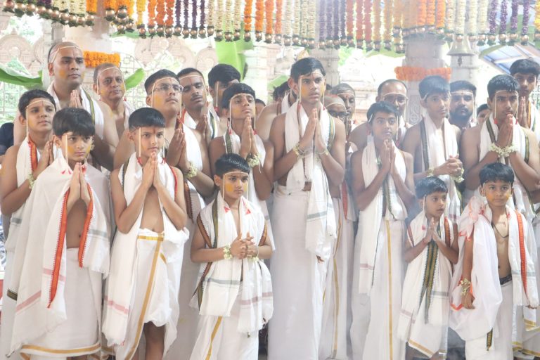 श्री महालक्ष्मी मंदिरात यज्ञोपवीत उपनयन संस्कार 