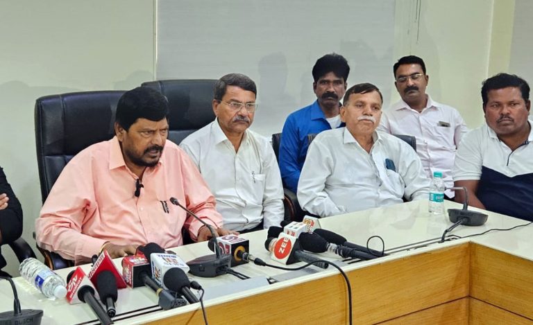 मंत्रिमंडळ विस्तारात ‘रिपाइं’ला मंत्रिपद मिळावे; रामदास आठवले यांची मागणी