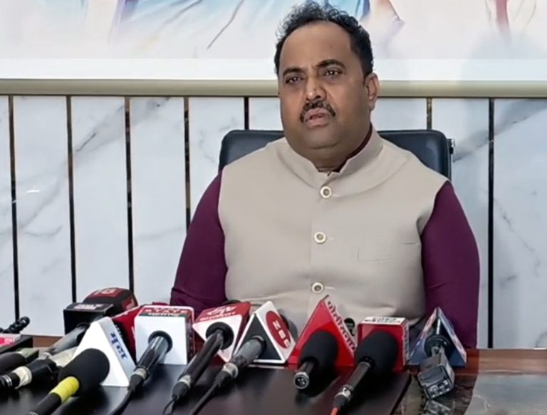 आमदार नीलेश राणे, खा.संजय राऊत यांच्यासारख्या वाचाळवीरांवर बंदी घाला – माजी खा.संजय काकडे
