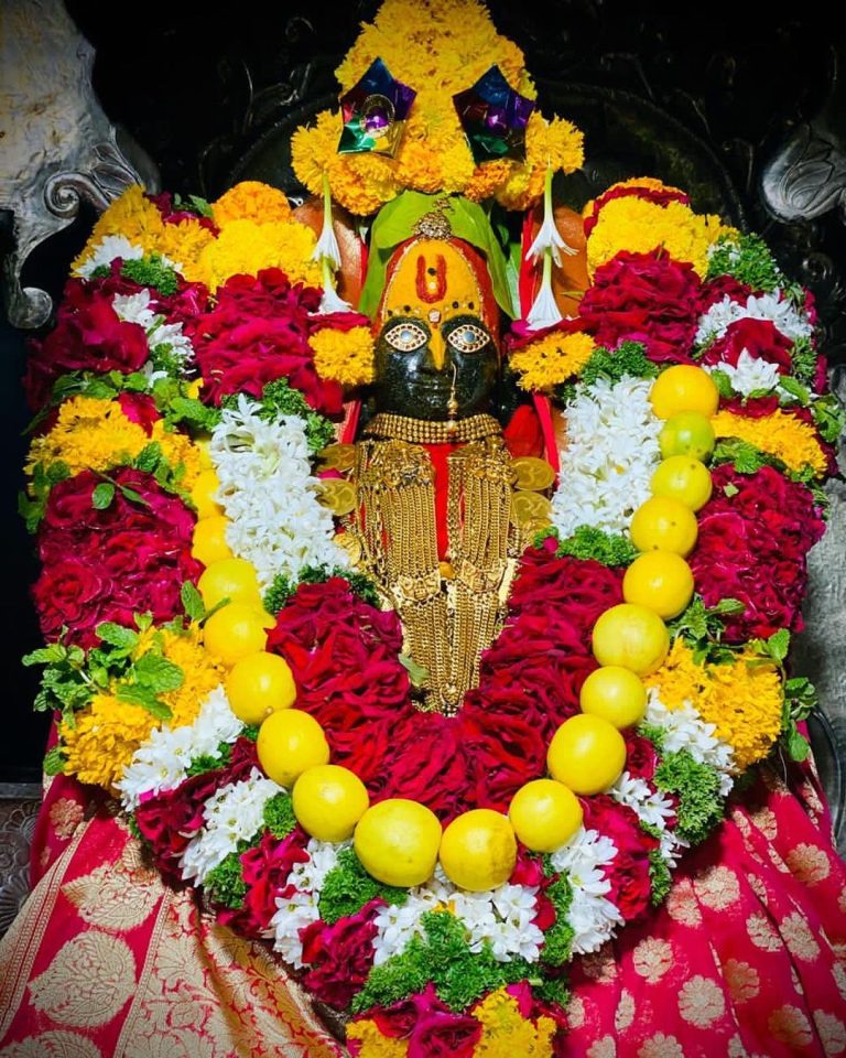 तुळजाभवानी मातेच्या खजिन्यात शनिवारी ३५४ हिरे
