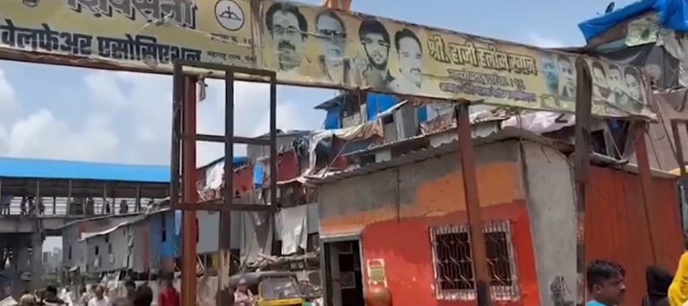 सुरक्षेत कपाती नंतर ‘मातोश्री’पासून हाकेच्या अंतरावर असणाऱ्या शिवसेना शाखेवर बुलडोझर, मुंबई महापालिकेची कारवाई