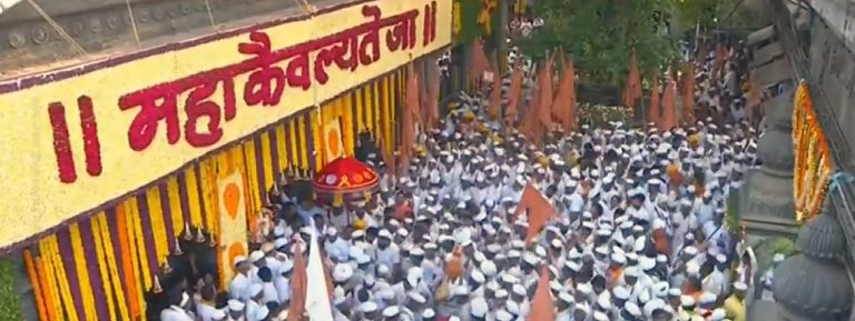 ‘ज्ञानोबा माऊली’च्या जयघोषात श्री संतश्रेष्ठ ज्ञानेश्वर महाराज पालखीचे प्रस्थान