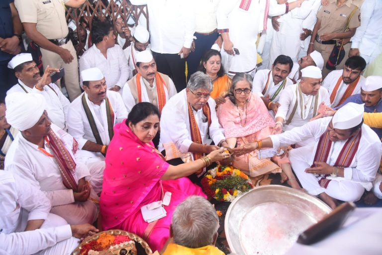 टाळ-मृदंगाच्या गजरात संत तुकाराम महाराज पालखीचे प्रस्थान